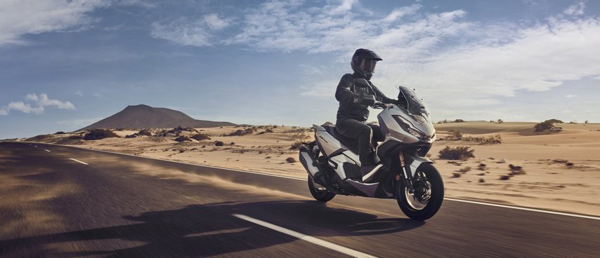 Honda представляет на Российском рынке скутеры ADV350 и Forza 350 